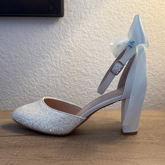 Elegant White Glitter Heels with Bow - Picture 1 of 6